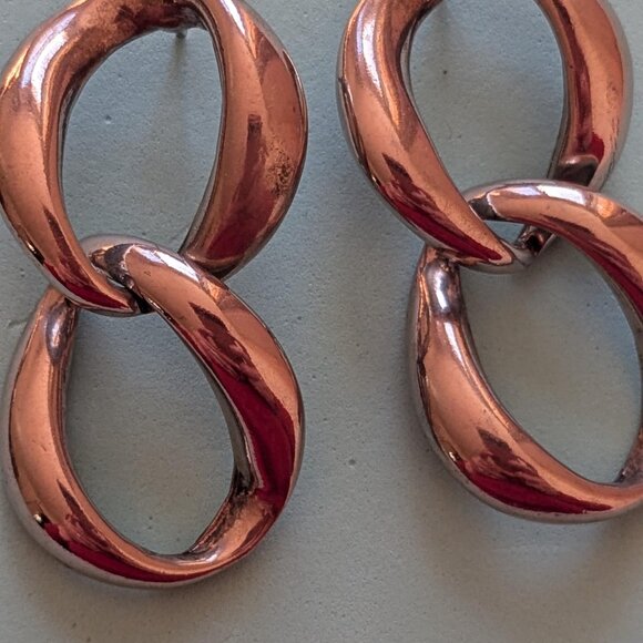 Vintage Gold Teardrop Earrings, Elegant Clip-On Jewelry, Retro Statement Earring - Picture 4 of 4